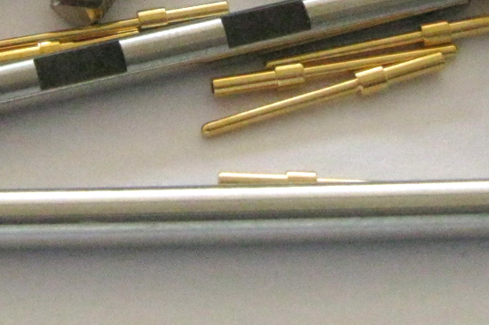 微(wēi)型五(wǔ)金表麵機械(xiè)拋(pāo)光